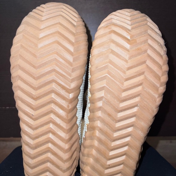 SOREL Out and About Plus Tall Boots in ‘Elk’ - (WMNS SIZE 7.5) - Picture 4 of 7